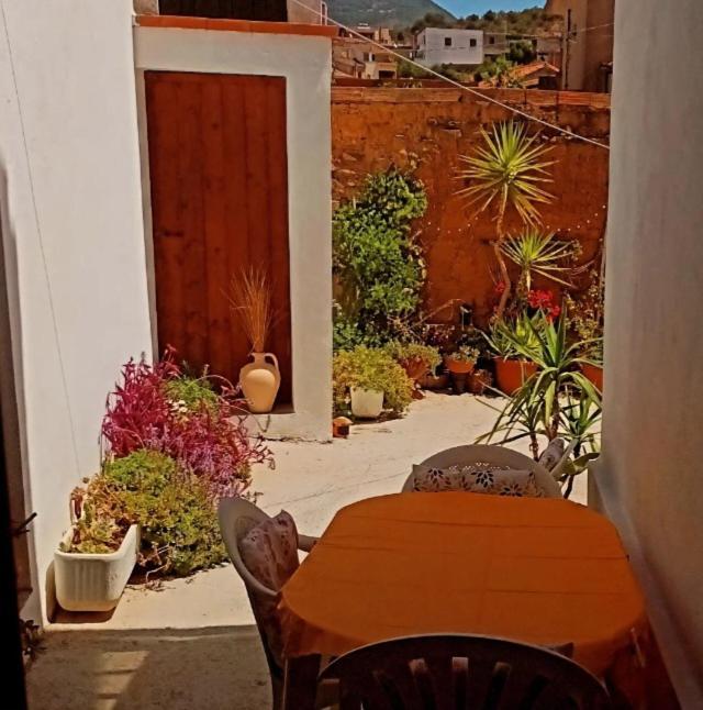 A Casa Di Nonna Iun Q2951 Villa Fluminimaggiore Exterior photo